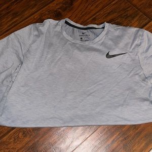 Men’s Nike shirt